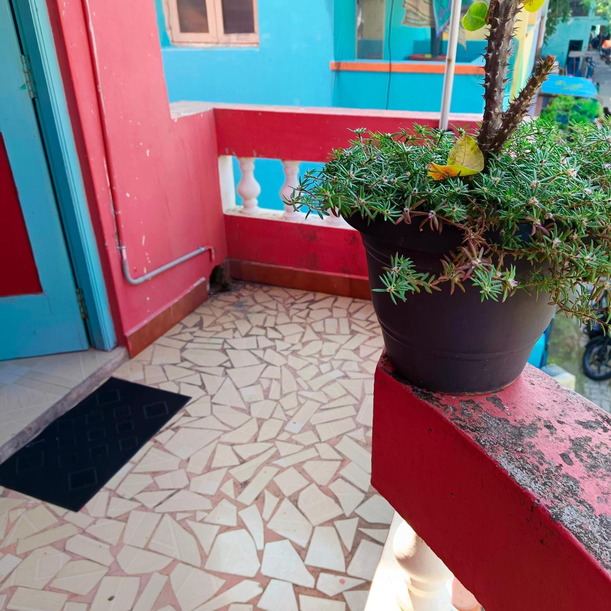 Blue Waves Homestay Pondicherry Exterior photo