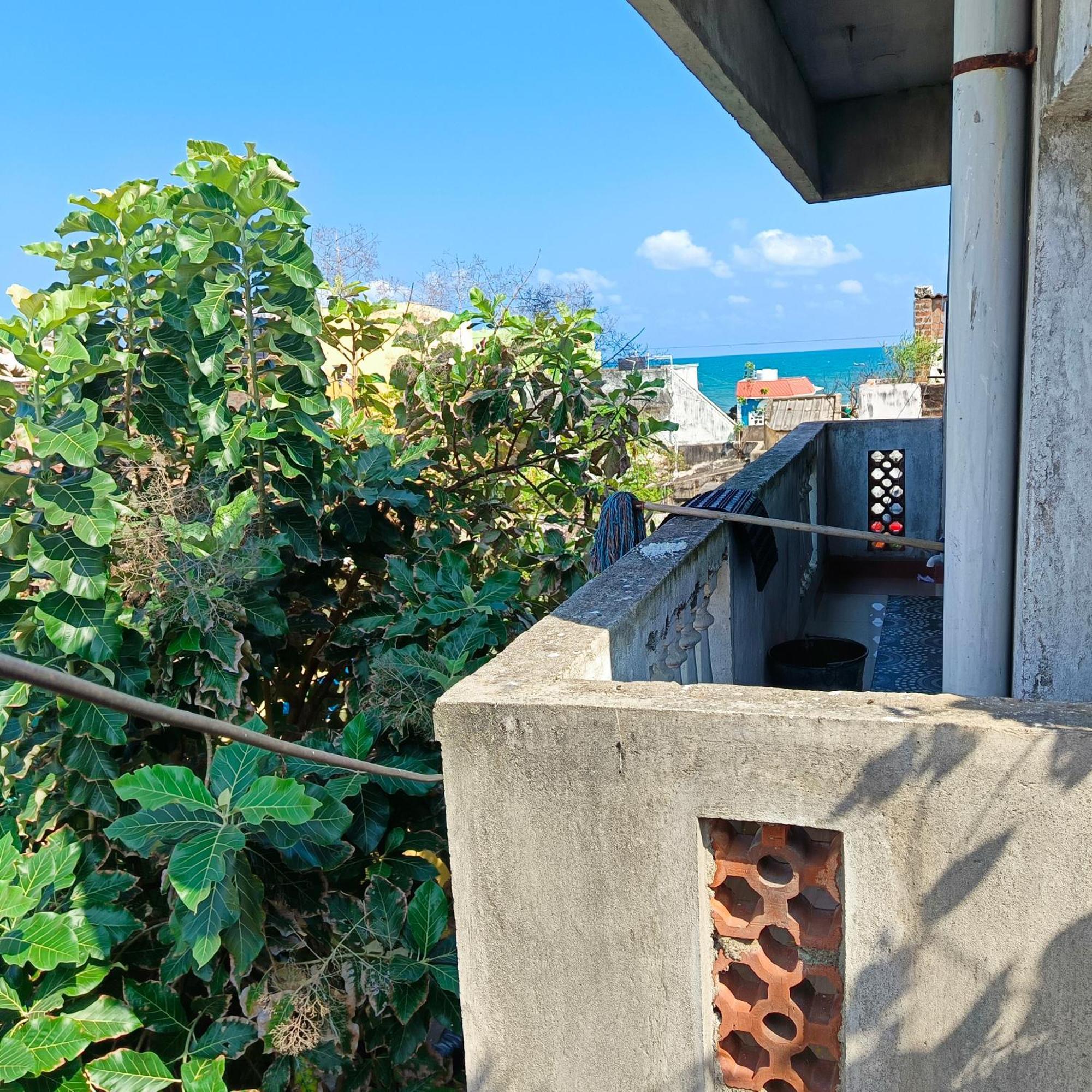 Blue Waves Homestay Pondicherry Exterior photo